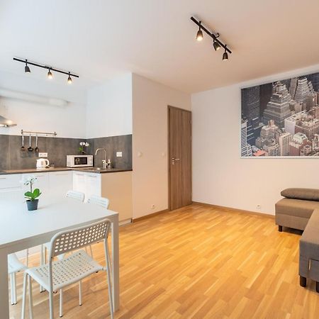 Brand New Two Room Apartment #26 With Free Secure Parking Close To Center Prag Eksteriør billede