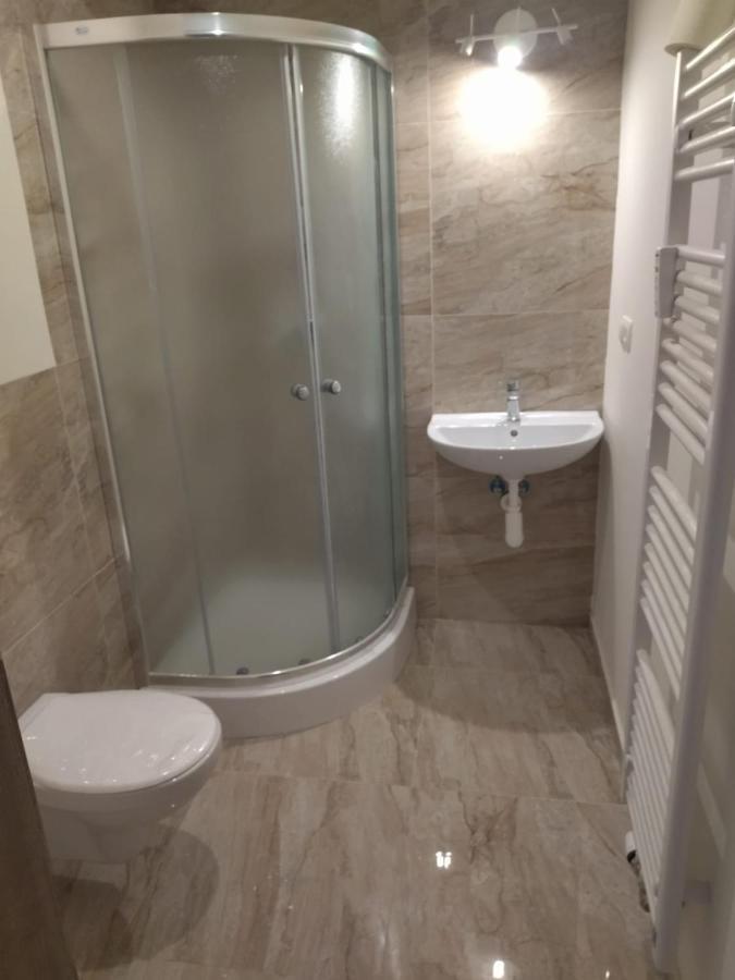 Brand New Two Room Apartment #26 With Free Secure Parking Close To Center Prag Eksteriør billede