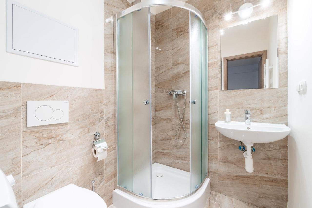 Brand New Two Room Apartment #26 With Free Secure Parking Close To Center Prag Eksteriør billede