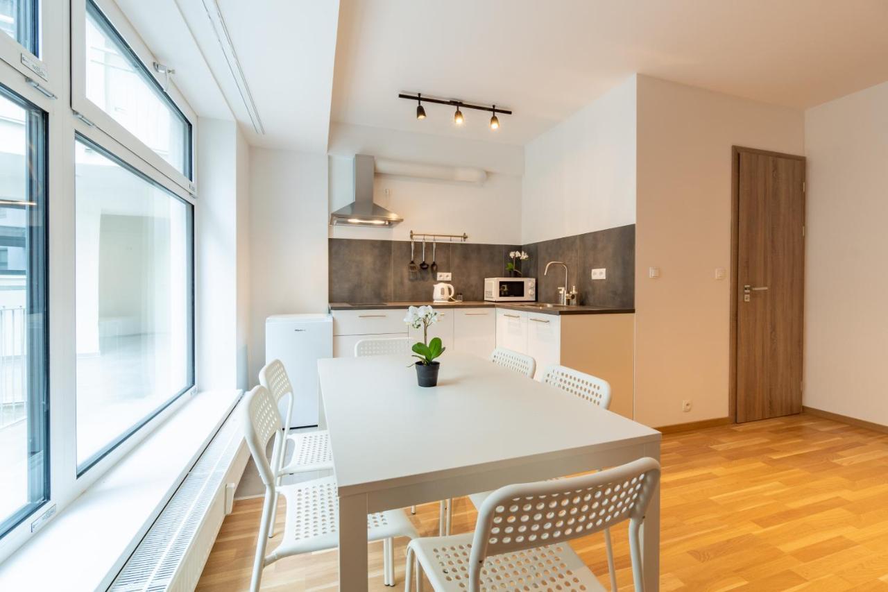 Brand New Two Room Apartment #26 With Free Secure Parking Close To Center Prag Eksteriør billede