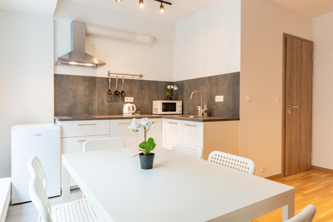 Brand New Two Room Apartment #26 With Free Secure Parking Close To Center Prag Eksteriør billede