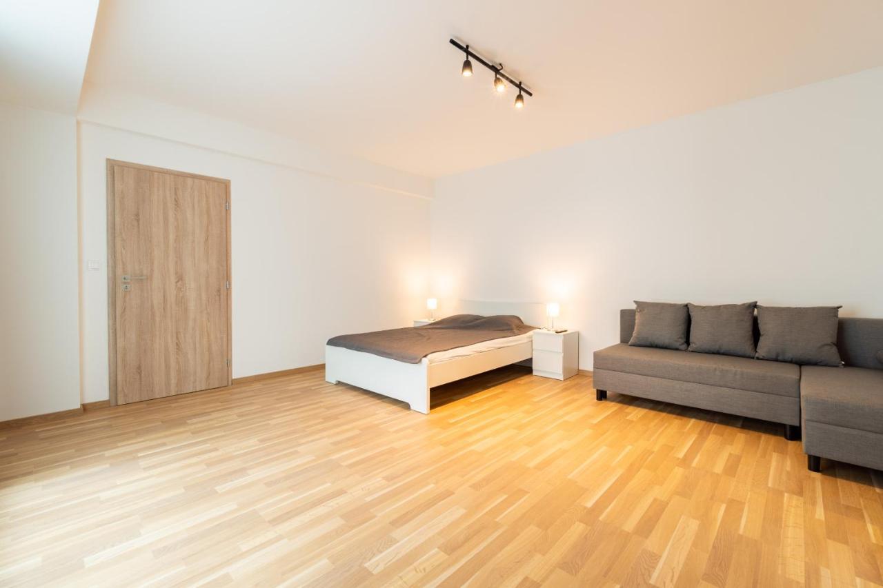Brand New Two Room Apartment #26 With Free Secure Parking Close To Center Prag Eksteriør billede